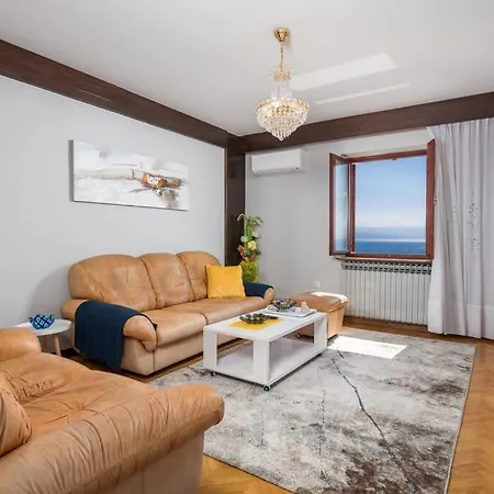 Apartment Deluxe Ana 100 M From The Opatija