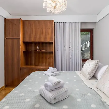 Apartman Deluxe Ana 100 M From The