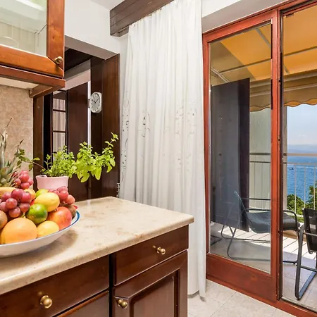 Apartment Deluxe Ana 100 M From The